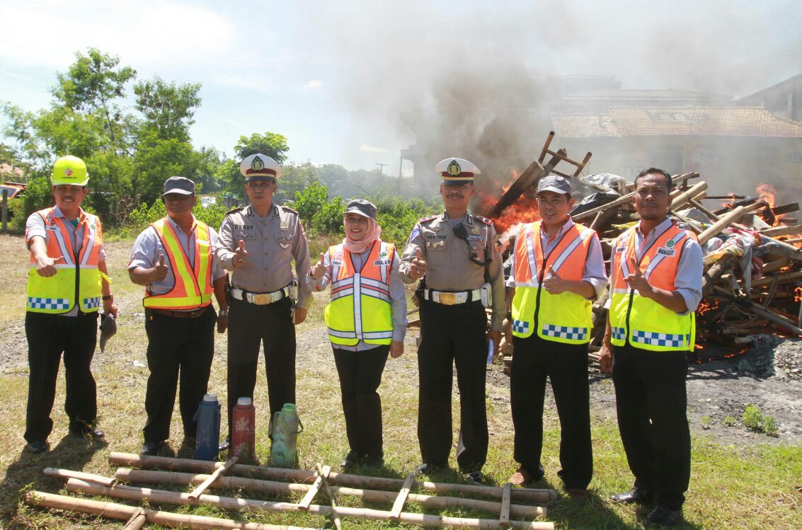 ASTRA Tol Tamer Tertibkan Naik Turun Penumpang