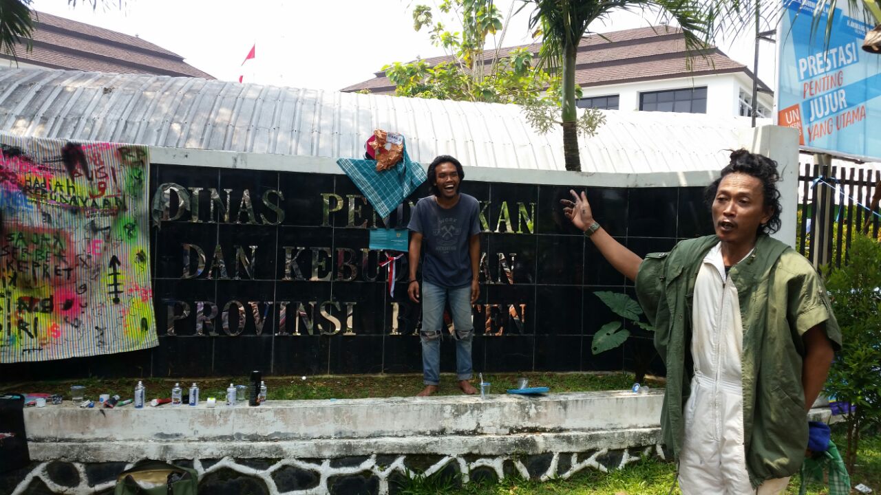 Seniman Dibanten Gelar Aksi Serbet, Dindikbud Minta Maaf