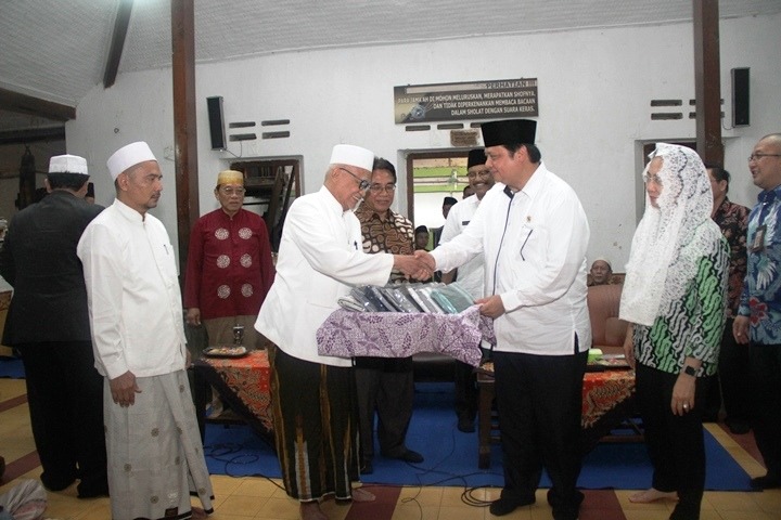 Kemenperin Didik Santri Olah Limbah Plastik