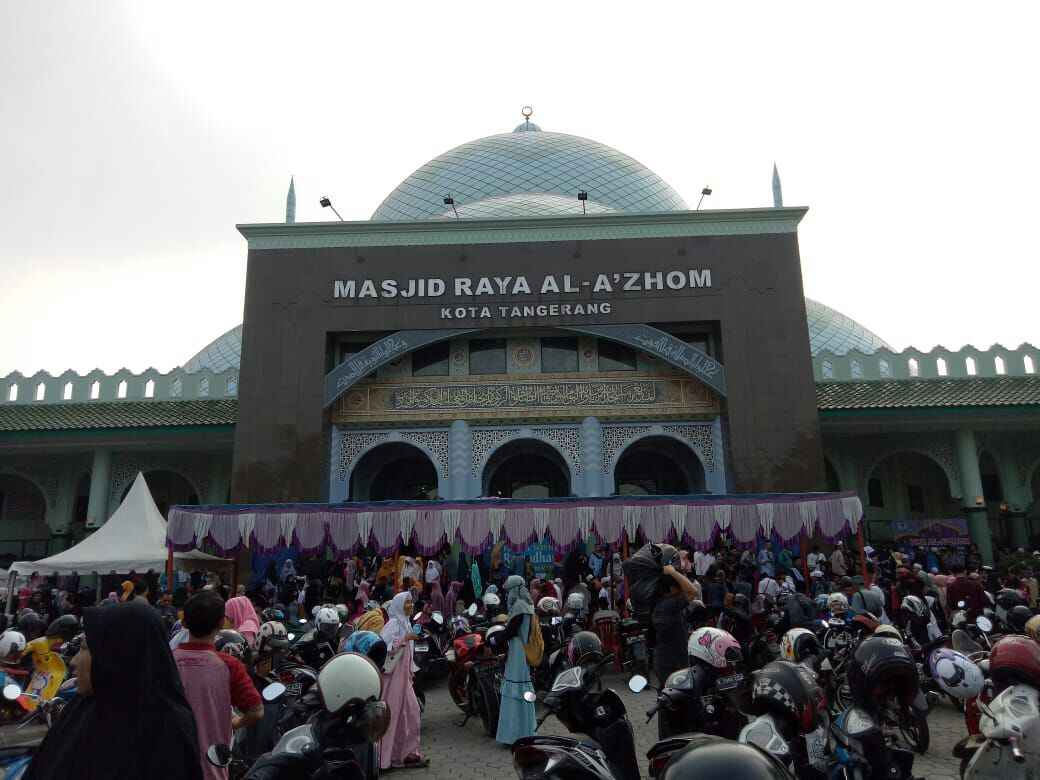 http://www.bantenhariini.id/wp-content/uploads/2018/06/NGABUBURIT-SAMBIL-TADARUS-DI-MASJID-RAYA-AL-AZHOM-TANGERANG_foto-bantenhariini_aep.jpg