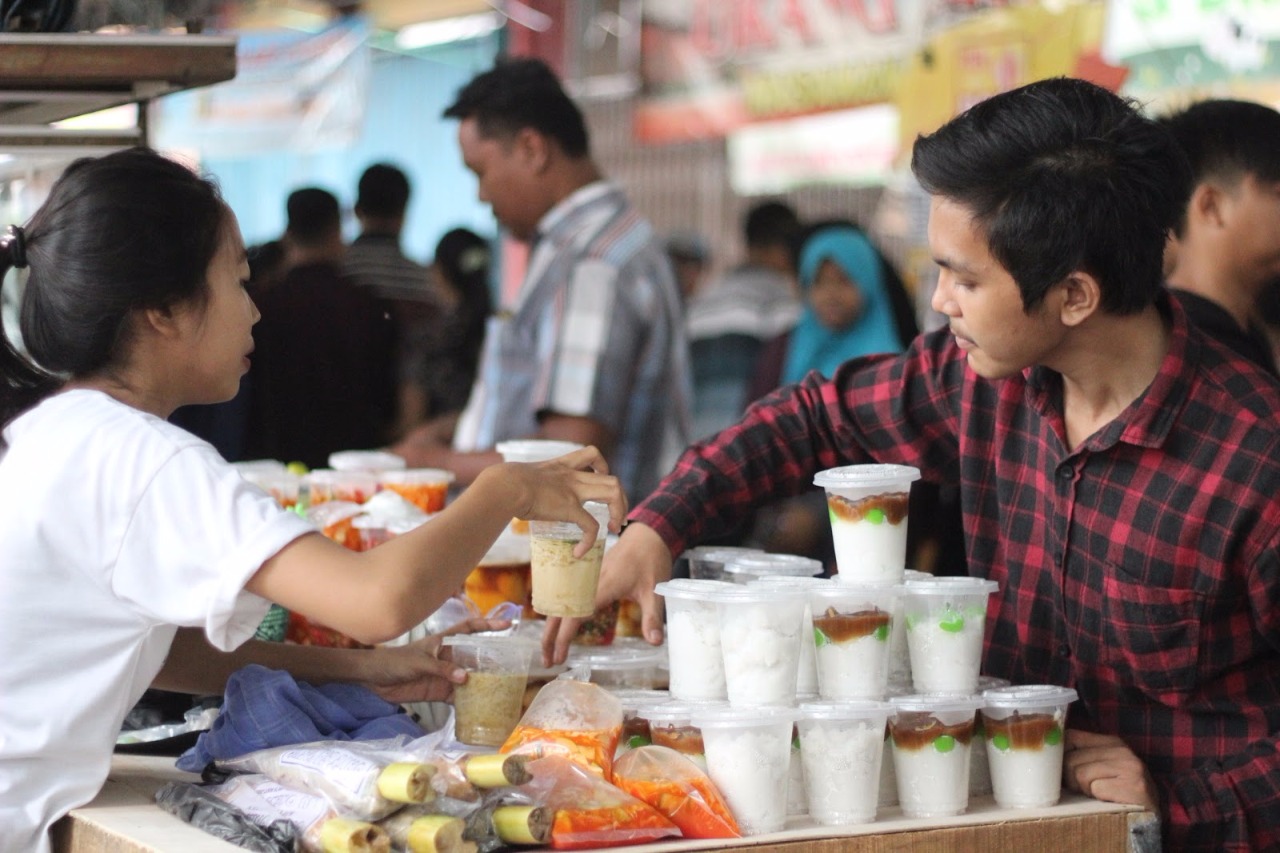 http://www.bantenhariini.id/wp-content/uploads/2018/06/Pasar-Takjil-Ats-Tsauroh-Tempat-Berburu-Menu-Buka-Puasa-di-Kota-Serang_foto-bantenhariini_aep.jpg