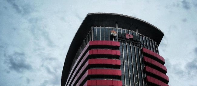 Anggota DPR RI dari Partai Golkar Dijemput KPK di Rumah Mensos