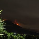 Gunung Agung Meletus, Lahar Capai 2 km_Foto Bantenhariini_aep.BHI