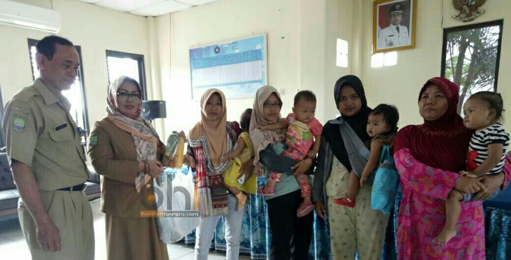 Puluhan Orangtua Balita Dapat Bahan Pangan Bergizi _Foto Bantenhariini_BHI