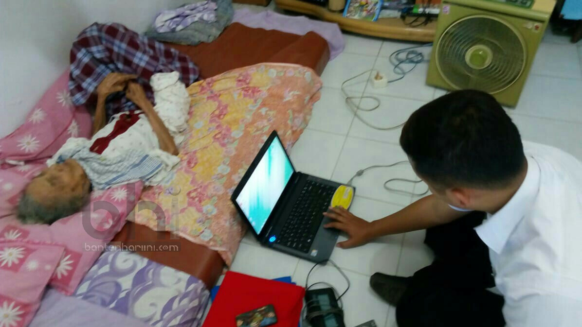 Aparat Kecamatan Cipondoh Jemput Bola Rekam KTP Elektronik Warga
