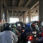 Tilang Ganjil Genap Berlaku, Warga Padati Jalur Alternatif_Foto Bantenhariini.BHI_1
