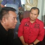 Ketua DPD PDI Perjuangan Jawa Barat, TB Hasanuddin (kiri), dan Ketua DPC PDIP Kabupaten Cirebon, Mustof (kedua kiri), saat ditemui di Hotel Aston Cirebon, Jl Brigjend Dharsono, Kabupaten Cirebon, Kamis (25/10/2018). ©tribunjabar/ahmad imam baehaqi