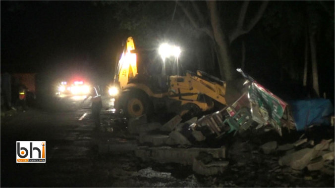 3 Dari 7 Excavator Diterjunkan Untuk Membersihkan Puing-Puing Akibat Tsunami