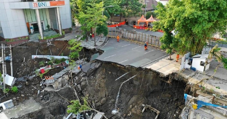 Cek Jalan Gubeng Ambles, Kementerian PUPR akan Panggil Kontraktor