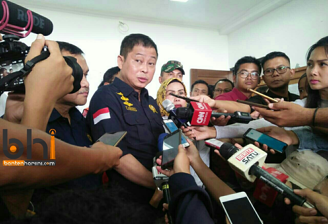 Mentri ESDM Minta BMKG dan LIPI Mencari Penyebab Terjadinya Tsunami di Perairan Selat Sunda