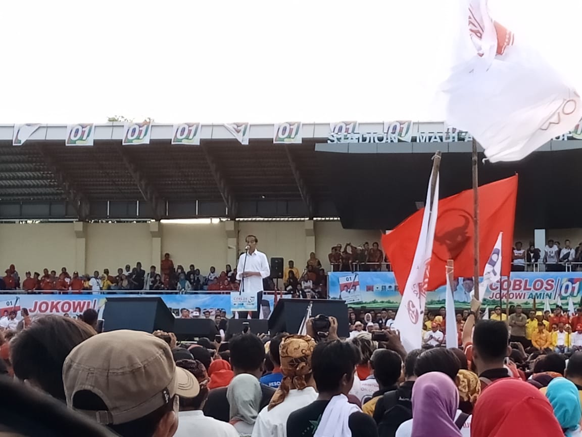 Kampanye Perdana di Banten, Jokowi Perkenalkan 3 Kartu Sakti