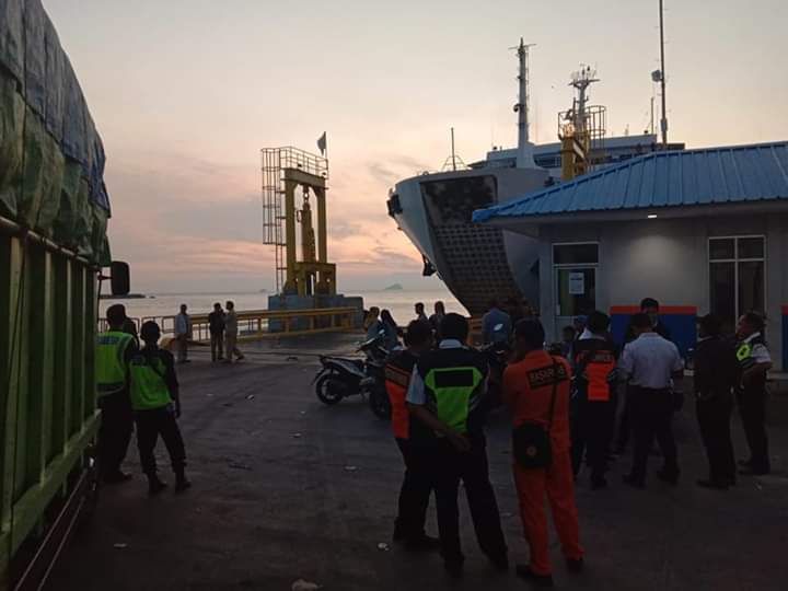 Mobil Avanza Kecemplung ke Laut ketika KMP Nusa Putra Berlayar Menuju Pelabuhan Merak