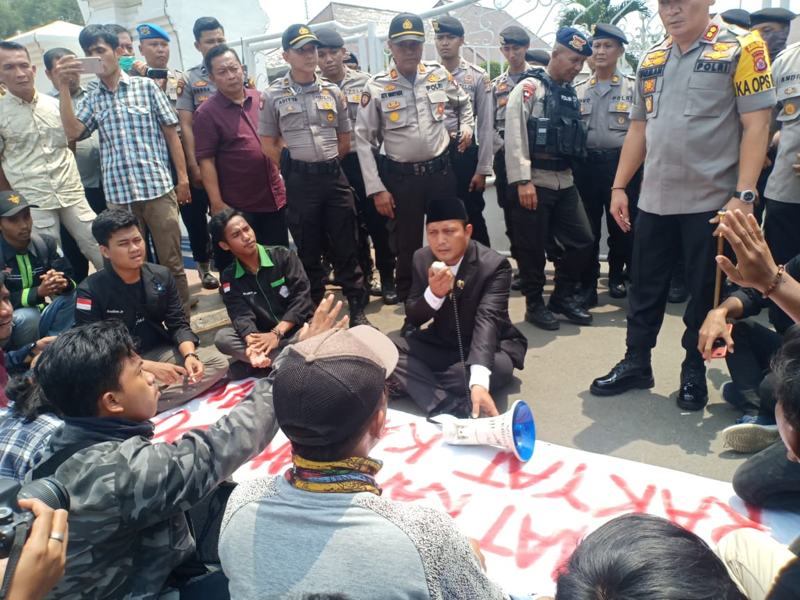 Dewan Kabupaten Serang Dilantik, FMKS Tuntut Permasalahan Bisa Segera Diselesaikan