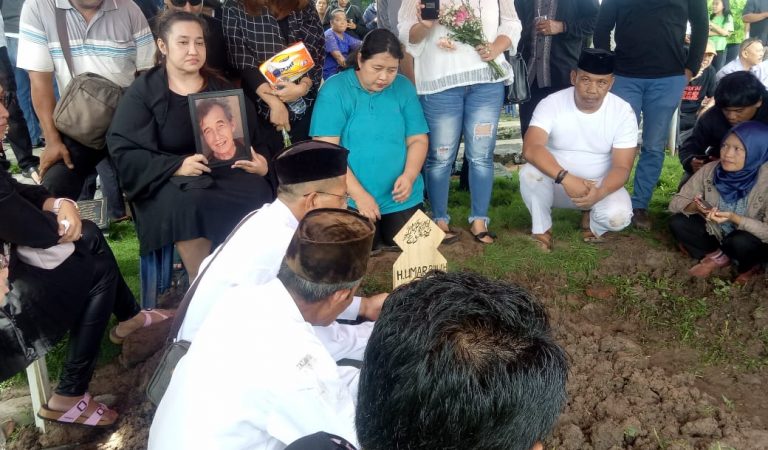 Dimakamkan di Tangerang, Keluarga Johny Indo Terlihat Tegar