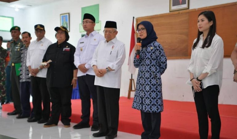 Wapres Minta Korban Banjir Lebak Sabar