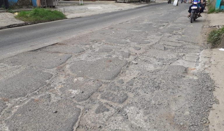 Tidak Jauh dari Puspemkab Tangerang, Jalan Rusak ini Sering Makan Korban