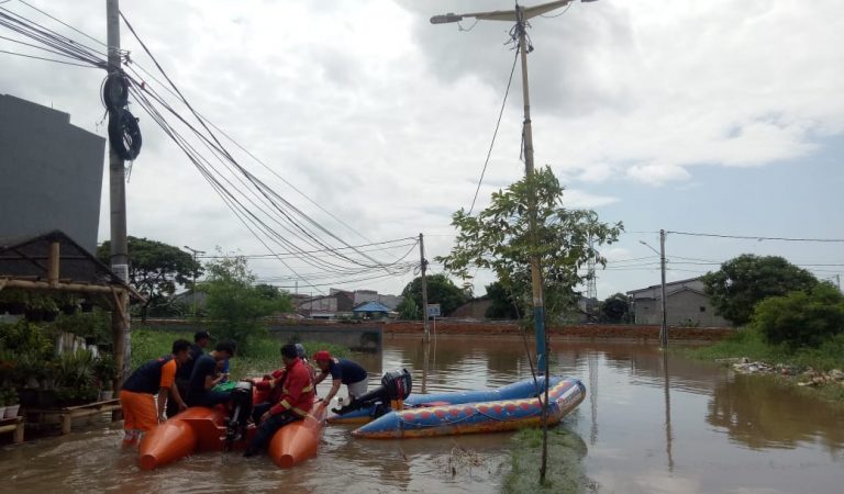 Periuk Kembali Banjir, Pemkot Tangerang Siagakan Mesin Pompa Mobile