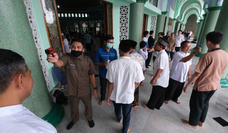 Jumatan di Al-Azhom, Jamaah Wajib Cek Suhu Tubuh