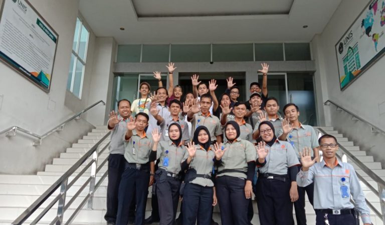 Pasukan Kebersihan dan Mahasiswa Unis Tangerang Deklarasikan Kampus Bebas Corona