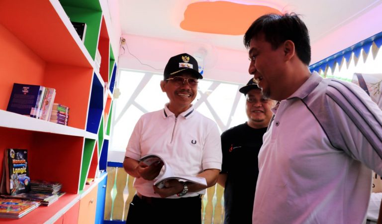 Ada Pojok Baca di Kampung Saungkuriang Cipondoh