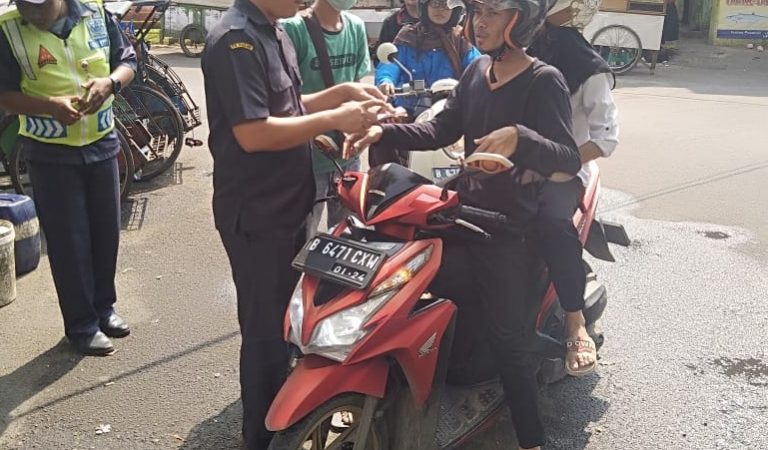 Warga Pasar Wajib Cuci Tangan