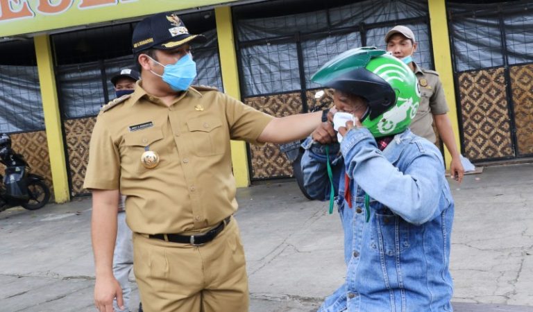 Pemkot Tangerang Bagikan Masker Kain Untuk Warga