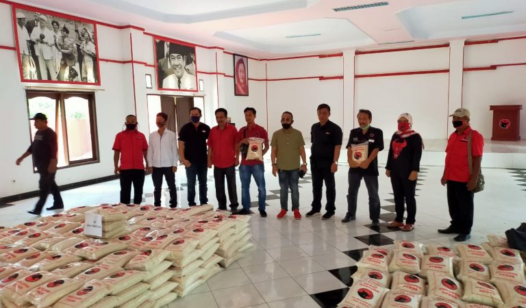 PDIP Banten Bantu 10 Ton Beras Untuk Warga Terdampak Covid-19