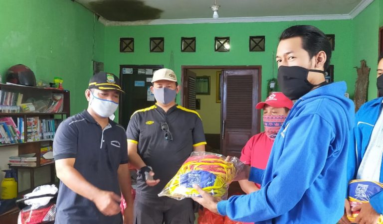 KNPI-PMI Bagikan Masker dan Vitamin ke Warga Pinang