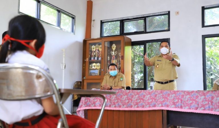 Pemkot Tangerang Berikan Bantuan Pulsa untuk 8.146 Pelajar Kota Tangerang