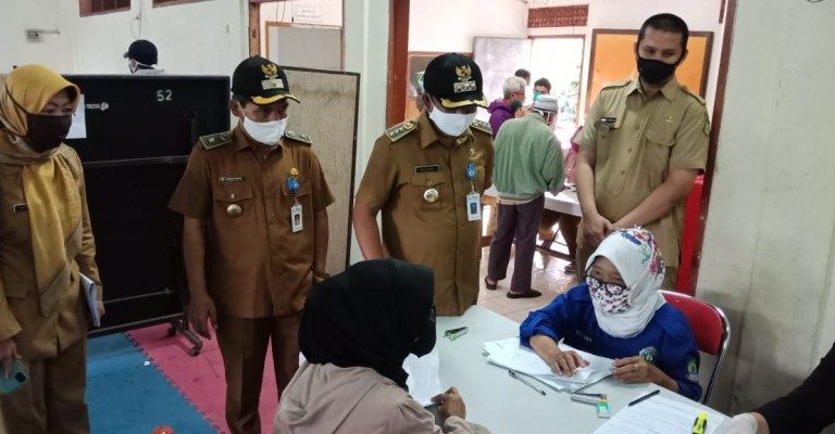 Penyaluran BLT Bagi Warga Terdampak Covid-19 di Wilayah Larangan