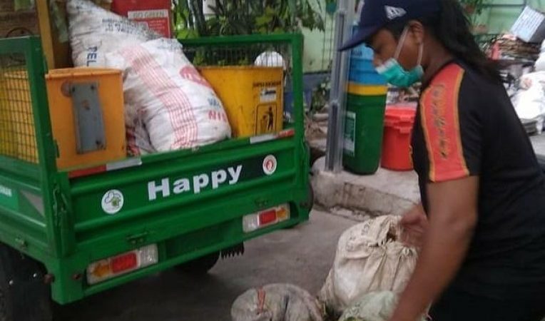 Di Tengah Pandemi, Armada BAKSO Kota Tangerang Tetap Angkut Sampah