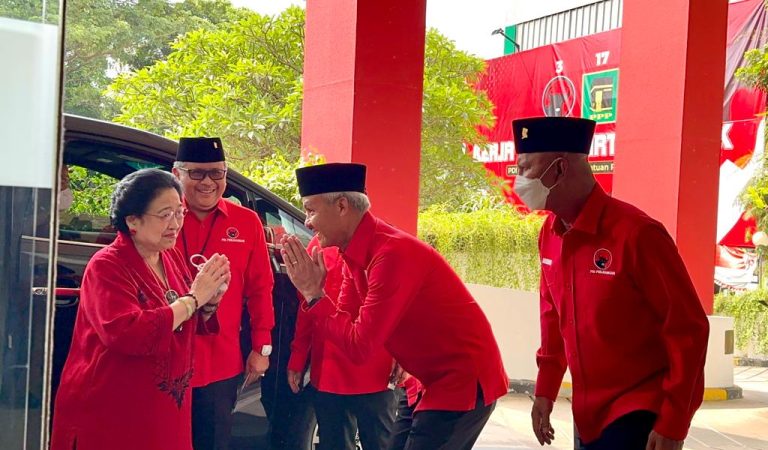 Megawati Ditemani Ganjar Sambut Elite PPP yang Datang ke Kantor PDIP