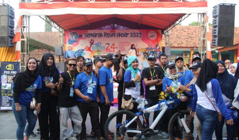 Bertabur Bintang Tamu dan Doorprize, Reuni Akbar SMPN 2 Kragilan Sukses Digelar