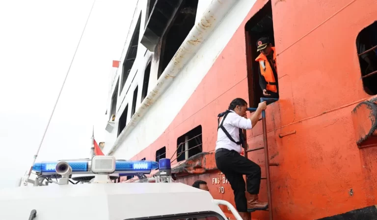 Pj Gubernur Banten Tinjau Kebakaran KMP Royce 1