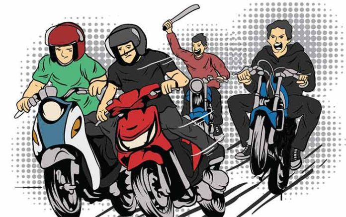 Keliling Naik Motor Sambil Tenteng Celurit dan Kapak, 6 Pemuda Dicokot Polisi