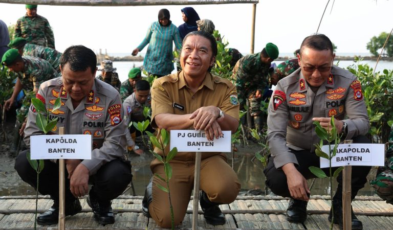 Jaga Harmonisasi Alam, Pj Gubernur Banten Al Muktabar Hadiri Penanaman Mangrove Serentak