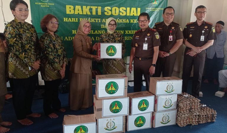 Kejati Banten Salurkan Bantuan Untuk Panti Asuhan Tresna Werdha