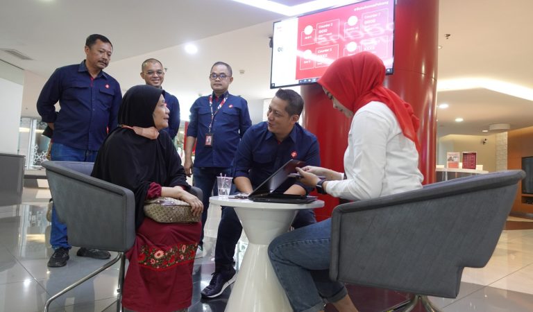 Manajemen Telkomsel Area Jabotabek Jabar Layani Langsung Pelanggan Setia