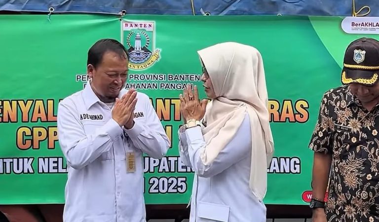 Dukung Ketahanan Pangan, Pemprov Banten Salurkan Beras untuk Nelayan Terdampak Cuaca Ekstrem