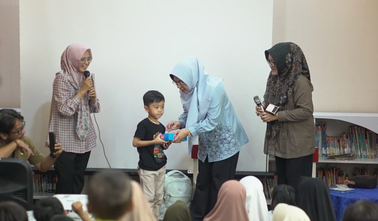 Ketua TP PKK Banten Kunjungi DPK, Ajak Anak Gemar Dongeng dan Membaca