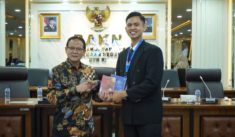 Sekolah Duta Maritim Kunjungi Kementerian Ketenagakerjaan, Belajar Langsung dari Wakil Menteri