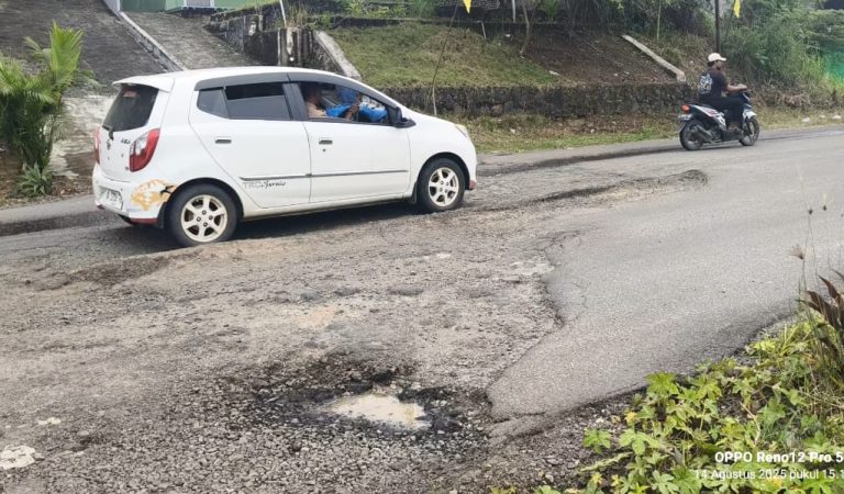 Jalan Pemkab Serang Rusak Amblas dan Sering Memakan Korban Pengendara Motor Dinas PUPR Kabupaten Serang Hanya Diam Saja