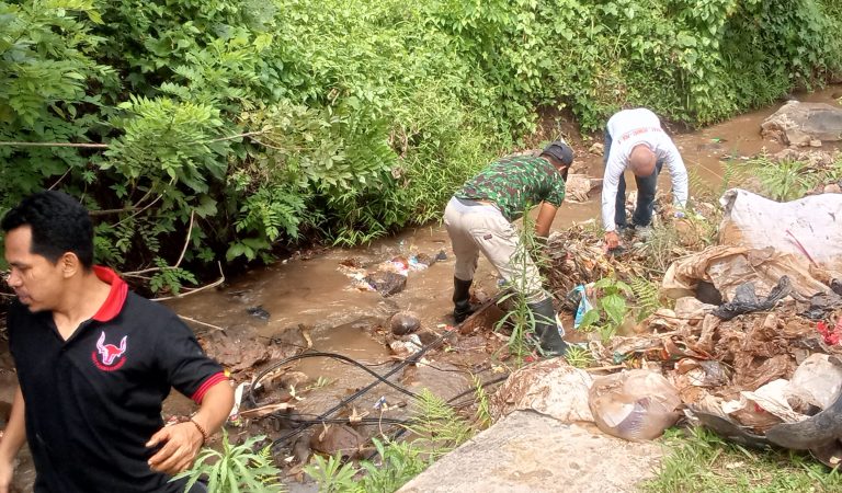 Rayakan HUT Pertama BAPEKSI Lakukan Bersih Sungai Serentak