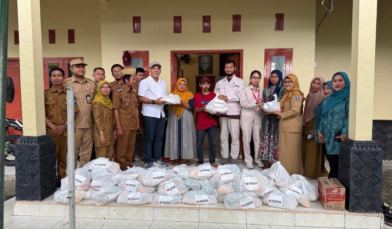 DPRD Kabupaten Serang dan PT Jawa 7 Bersinergi Bantu Korban Banjir di Tanara