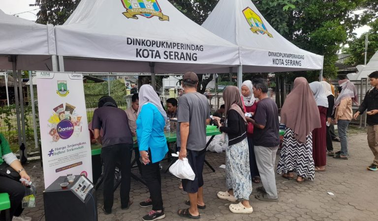 Tekan Inflasi, Dinkopukmperindag Kota Serang Buka Pasar Sembako Murah Bersubsidi