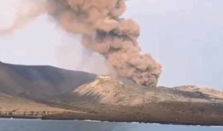 Status Gunung Anak Krakatau Naik ke Level III Siaga