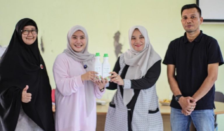 DPRD Kab Serang Fraksi PAN Salurkan Bantuan Pupuk Cair kepada 150 Poktan