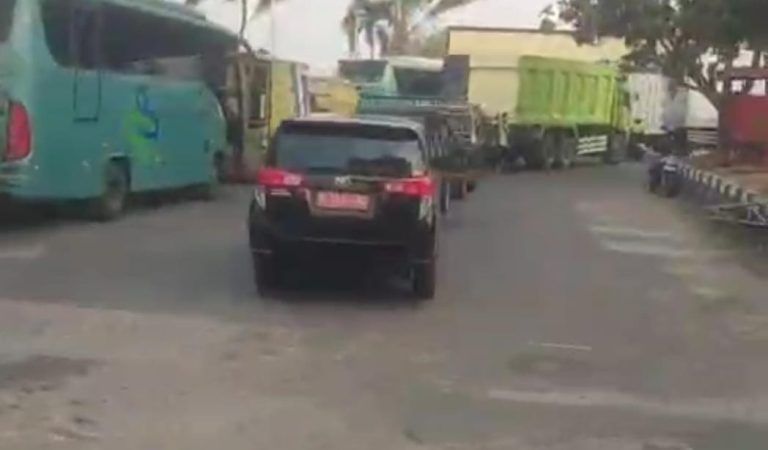 Berburu Solar dari SPBU ke SPBU, Pengemudi di Serang Mengaku Kewalahan