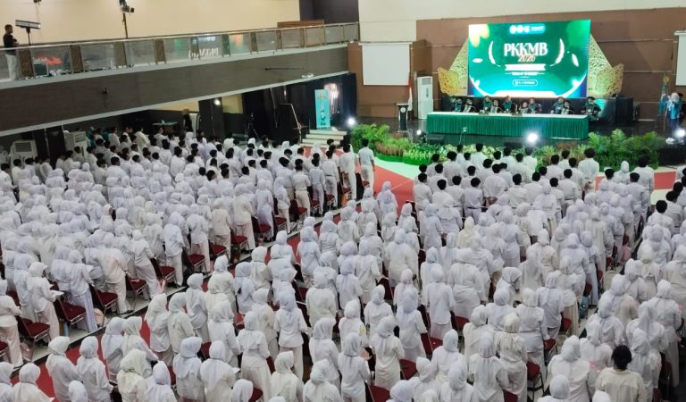 Sambut Ribuan Mahasiswa Baru, Universitas Faletehan Tekankan Disiplin dan Karakter