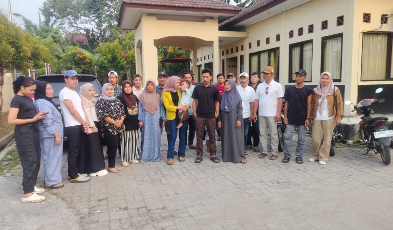 Puluhan Warga Serbu Polsek Ciomas Kabupaten Serang, Suami Laporkan Istri Ke Polisi